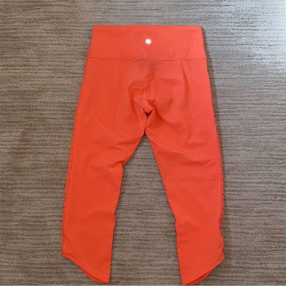Lululemon cropped yoga pants